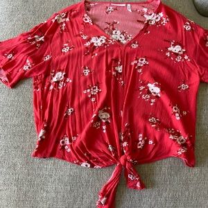 Cute top just in time for summer, only worn once